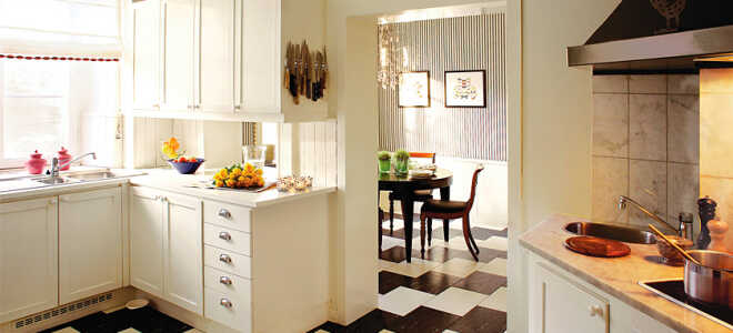 Как класть плитку в кухне на пол по шагам