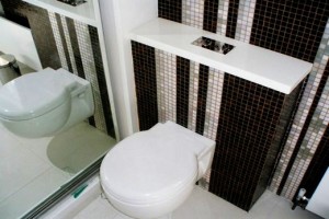 Унитаз подвесного типа со встроенным сливным бачком