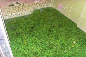 Ванная комната с декоративным напольным покрытием