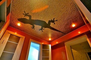Ящерка в потолочной живописи