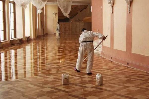С эпоксидным лаком лучше работать в защитном костюме